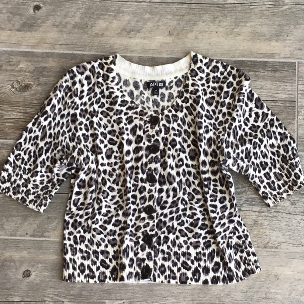 Shortsleeved leopard cotton cardigan size m